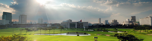 Солнце сияет над Bangkok Golf Field