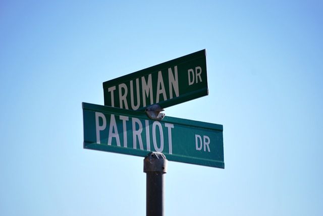 [Lago Vista dec 9 2010 Road signs[3].jpg]