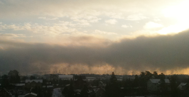[2010 -12-22 -Around 11 AM -shortest Day of 2010 from Office -Frost Mist over the OsloFiord -Cap 2[5].png]