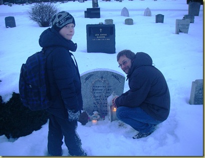 Seb and Niklas at the Grave 29-01-2011