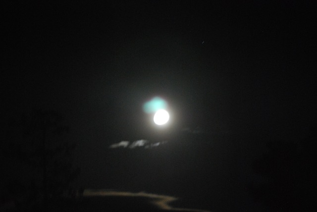[Easter Moon april 17-04-11[3].jpg]