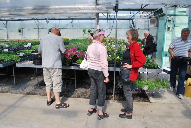 [20110514GreenhouseFriends3.jpg]