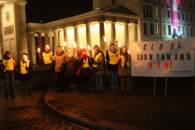 amnesty Mahnwache vor der amerikanischen Botschaft