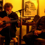 Da geht er ab, der EifelSlider... Bernd Vollbach und Norman Liebold: "Krimi get the Blues", Premiere von Norman Liebolds "Krimifrass" im Bio-Restaurant "Zur Glocke", Hennef, am 11.10.2008. Photo: Meike Göber.