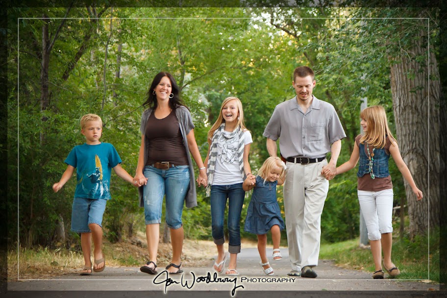 Family-portrait-books-walking-photography