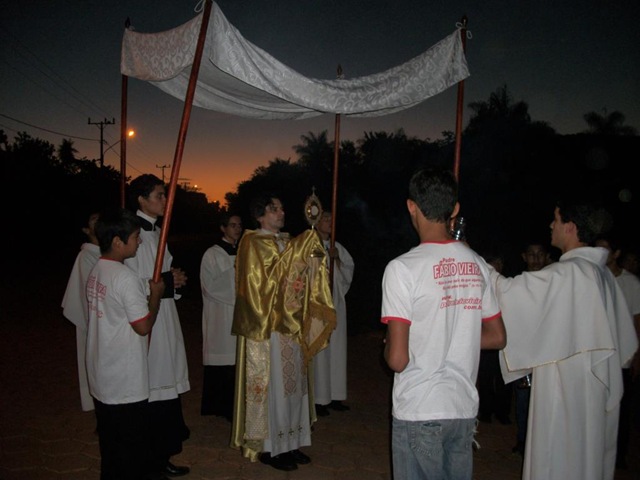 [Corpus Christi 2010-132[3].jpg]