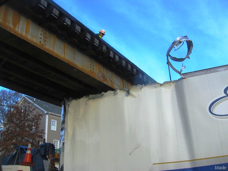 [truck underpass[33].jpg]