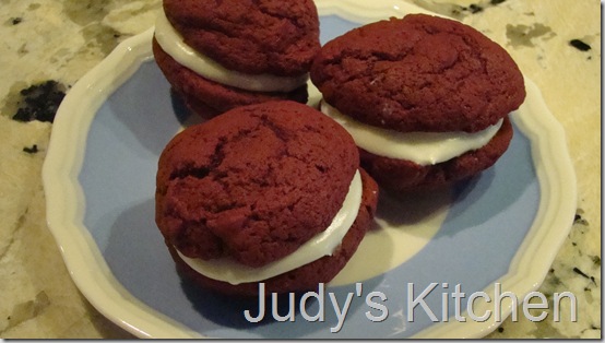 red velvet whoopie pies (3)