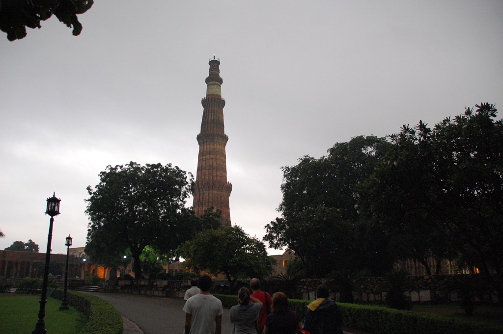 [India 2010 -  Delhi  - Minarete de Qtub Minar  , 13 de septiembre   06[3].jpg]
