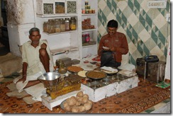 India 2010 -  Jaipur , paseo nocturno por el mercado , 15 de septiembre   35