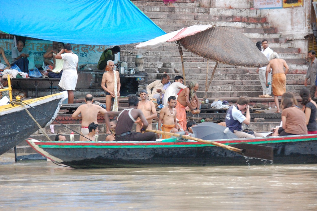 [India 2010 -Varanasi  ,  paseo  en barca por el Ganges  - 21 de septiembre   133[3].jpg]