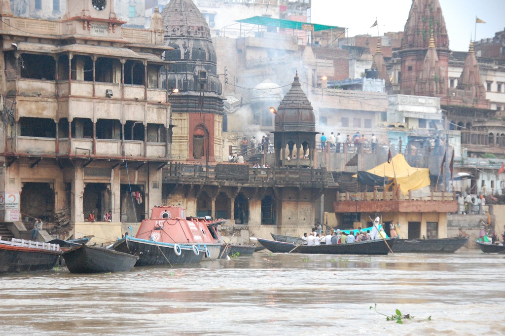 [India 2010 -Varanasi  ,  paseo  en barca por el Ganges  - 21 de septiembre   171[3].jpg]