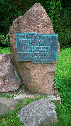 Pomnik twórców Arboretum 