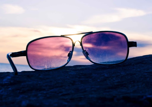 See the world through rose-tinted glasses' | Blickers