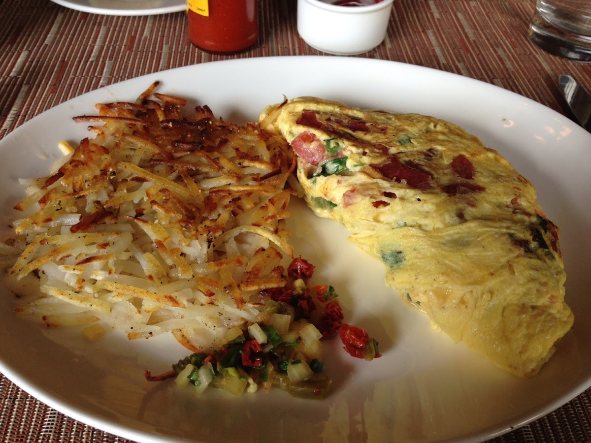 Make your own omelet, can get gf bread. Hashbrowns waiter said to be gf... Not sure about potatoes