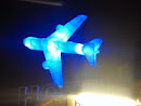 Papierflieger Blau Beleuchtet Beim Airport Hotel