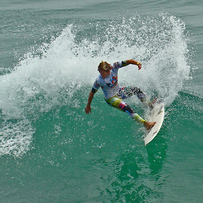 by Liz Rosas - Sports & Fitness Surfing
