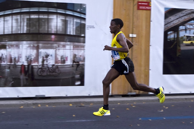 Heile Gebrselassie running a world record