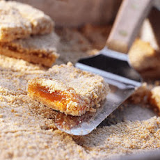 Crunchy Oat-Apricot Bars