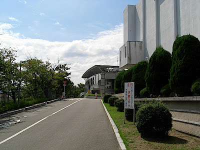 Biblioteca Municipal de Kasuga 春日市民図書館 Kasuga City Library