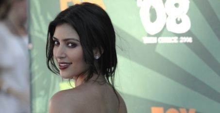 [KimKardashian[4].jpg]
