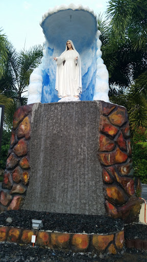 Mother Mary Statue With Water Fountain