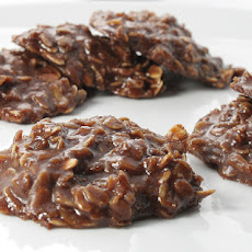 Yummy No Bake Chocolate Peanut Butter and Oatmeal Cookies!