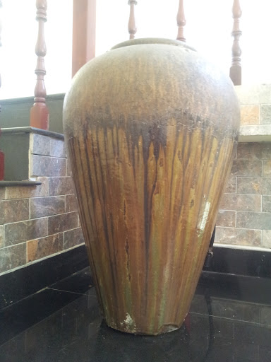Big Ceramic Pot  of bien nho