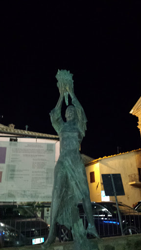 Dina Ferri's Statue