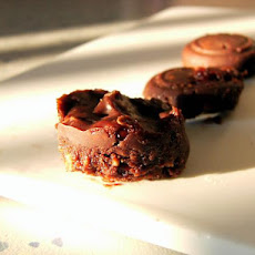 Mini Chocolate-Raspberry Nut Cups