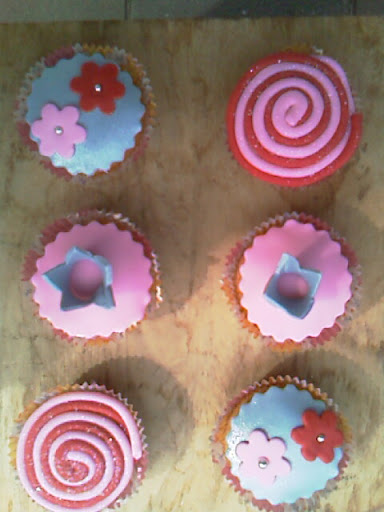 http://lh4.ggpht.com/backstagebakery/SAnJ2hY8oZI/AAAAAAAAARE/cJKfYLQFCCM/IMAG0271.jpg?imgmax=512