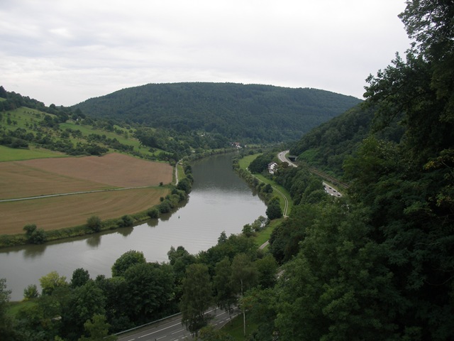 [P82102115.jpg]