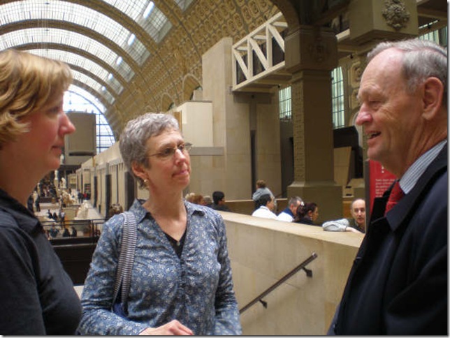 Chatting in Musee d'Orsay