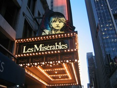 800px-New_York_Imperial_Theatre_Les_Miserables_2003