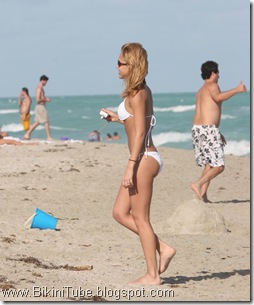 Jessica-Alba-Bikini-3