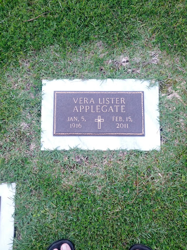 Vera Lister Applegate Memorial Plaque