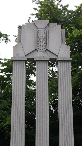 Three Flowers Gothic Pillars