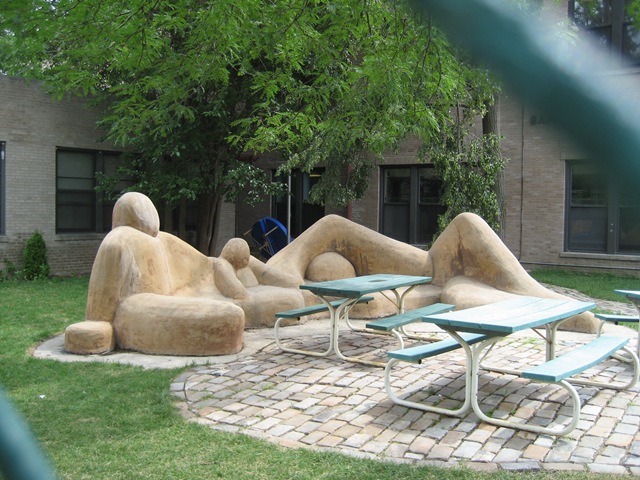 [Boys n girls club statue park 001[3].jpg]