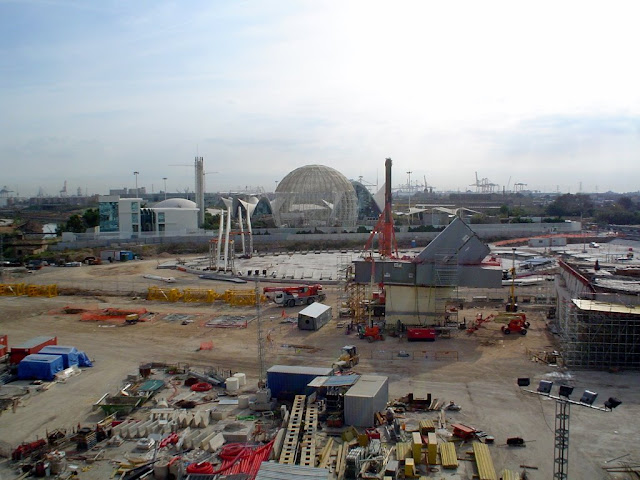 La Ciutat de les Artes i les Cincies: un complejo integrado por varios edificios - L'Hemisfric, El Museu de les Cincies Prncipe Felipe, L'Umbracle, L'Oceanogrfic, Palau de les Arts Reina Sofia DSC04337