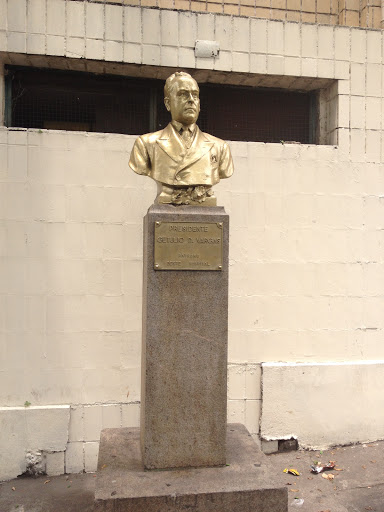 Busto Presidente Getúlio Vargas