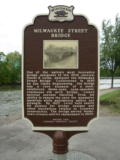 Milwaukee Street Bridge