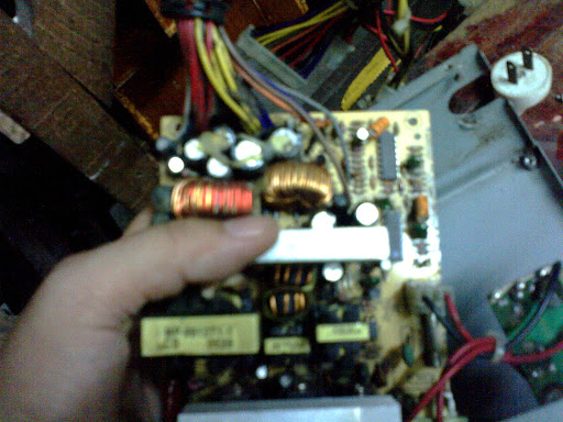 After mounting the new capacitors. After mounting the new capacitors (spot the difference?)
