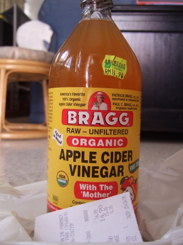 bragg-organic-apple-cider-vinegar.JPG