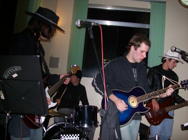 [100_3967_800x599[3].jpg]