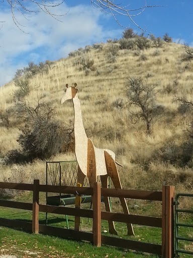Hill Road Giraffe Sculpture