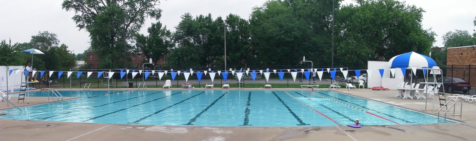 [OutdoorPool[1].jpg]