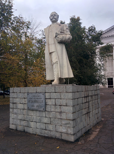 Памятник Орджоникидзе Г. К.