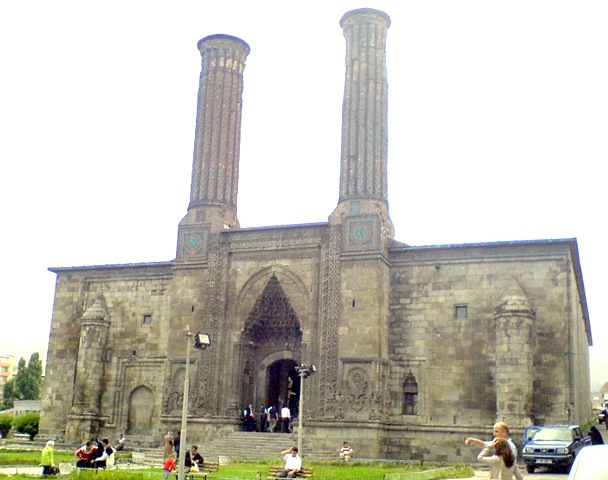 [erzurum-cifte-minareli-medrese[18].jpg]