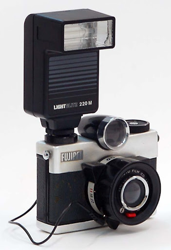 11 - Fujipet with flash