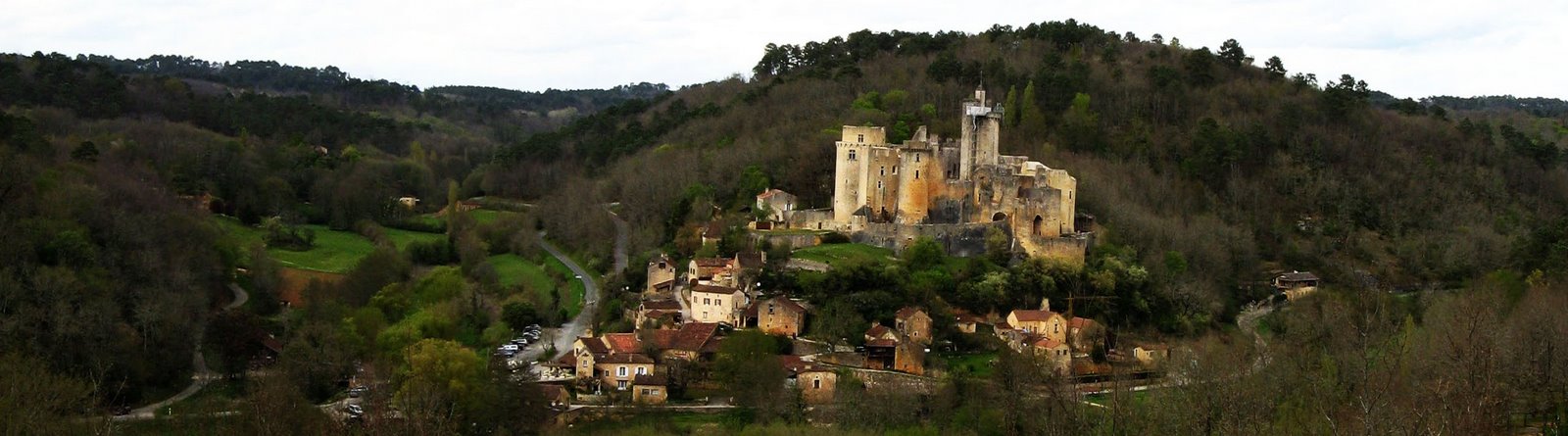 [Bonaguil_Panorama2[9].jpg]